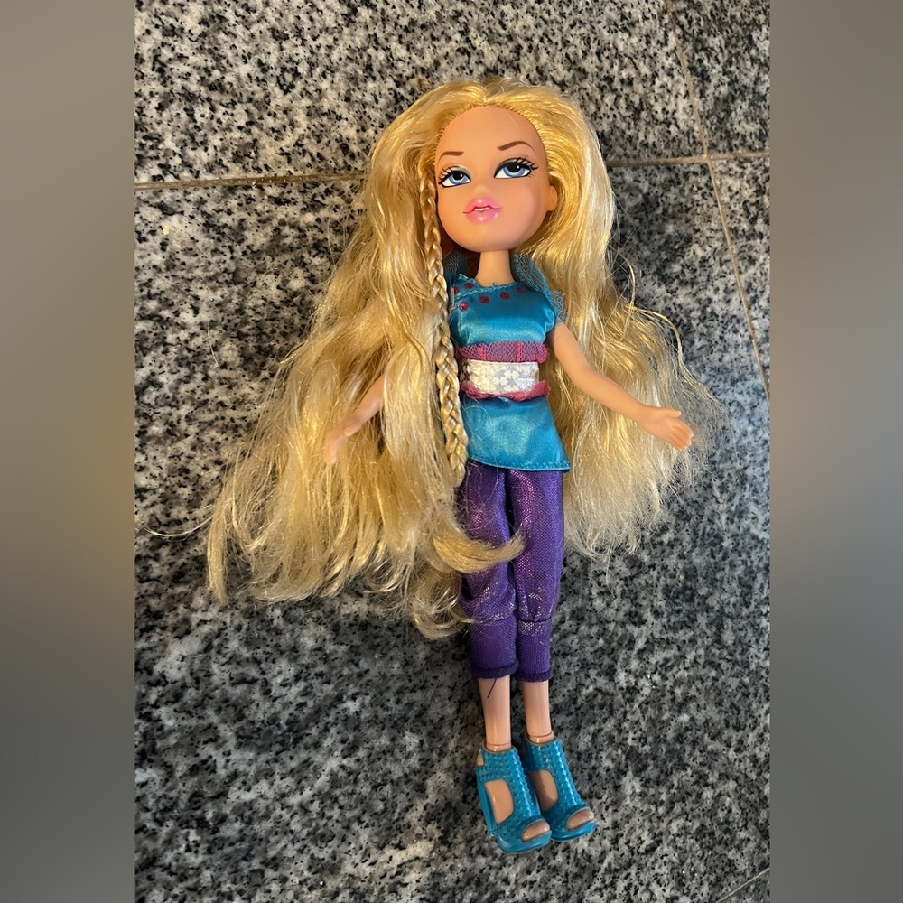 Bratz Desert Jewelz Cloe Doll 2010 Original Outfits & Shoes